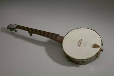 Banjo made in the style of William Esperance Boucher, Jr. (ca. 1850s) — Banjo, photograph from Smithsonian
