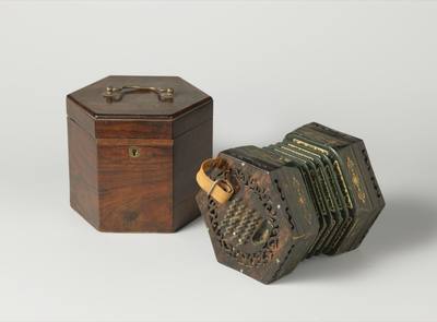 Concertina (1850 - 1860) — Concertina, photograph from Rijksmuseum