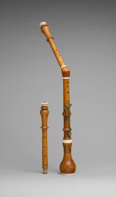 English Horn (before 1807) — Cor anglais, photograph from The Met