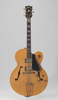 Electric guitar belonging to Chuck Berry, nicknamed "Maybellene" (1959) — Electric guitar, photograph from Smithsonian