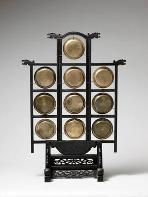 Yunluo (雲鑼 )"Cloud Gong" (19th century) — Gong, photograph from The Met