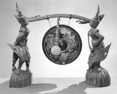 Gong (late 19th century) — Gong, photograph from The Met