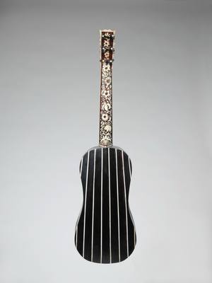 Guitar (ca. 1695–99) — Guitar, photograph from The Met