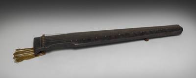Guqin made by Zhang Ruixiu of Suzhou (1584) — Guqin, photograph from Cleveland Museum of Art