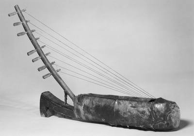 Arched Harp (19th century) — Harp, photograph from The Met