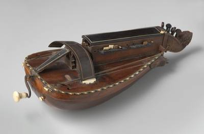 Hurdy-gurdy (c. 1750 - c. 1784) — Hurdy-gurdy, photograph from Rijksmuseum