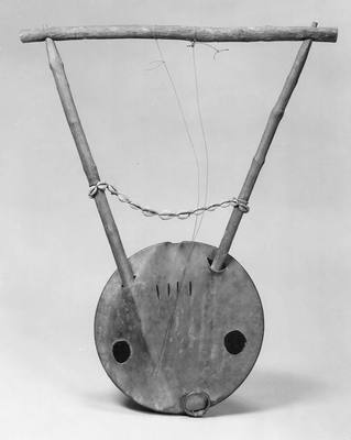 Lyre (19th century) — Lyre, photograph from The Met