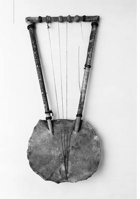 Bowl Lyre (19th century) — Lyre, photograph from The Met