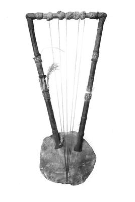 Kissar (late 19th century) — Lyre, photograph from The Met