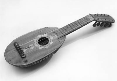 Mandolin (late 19th century) — Mandolin, photograph from The Met