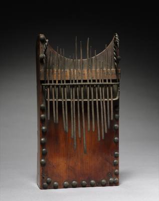 Lamellophone "thumb piano" (1900s) — Mbira, photograph from Cleveland Museum of Art