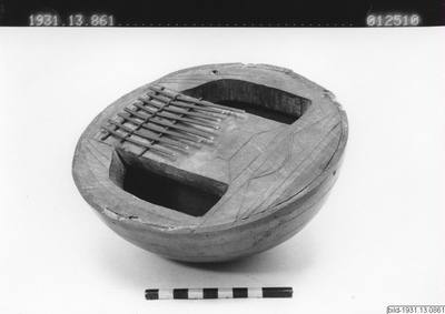 Piano, thumb piano (Undated) — Mbira, photograph from Europeana