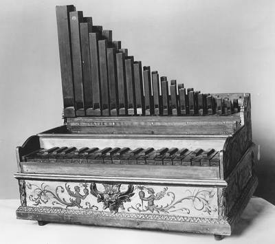 Portative Organ (late 19th century) — Pipe organ, photograph from The Met