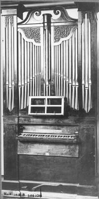 Chamber Organ (1779) — Pipe organ, photograph from The Met
