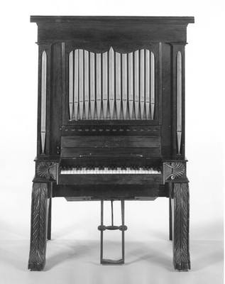 Chamber Organ (ca. 1845–60) — Pipe organ, photograph from The Met
