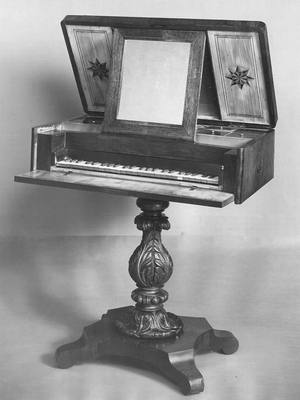 Square "Work Box" Piano (first quarter 19th century) — Piano, photograph from The Met