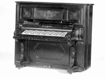 Decker Brothers Upright Piano with Jankó Keyboard (1888 - 1892) — Piano, photograph from Smithsonian