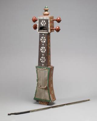 Sarangi (19th century) — Sarangi, photograph from The Met