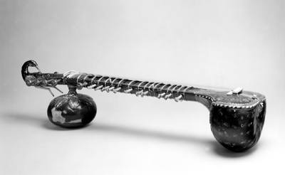 Sitar (18th century) — Sitar, photograph from The Met